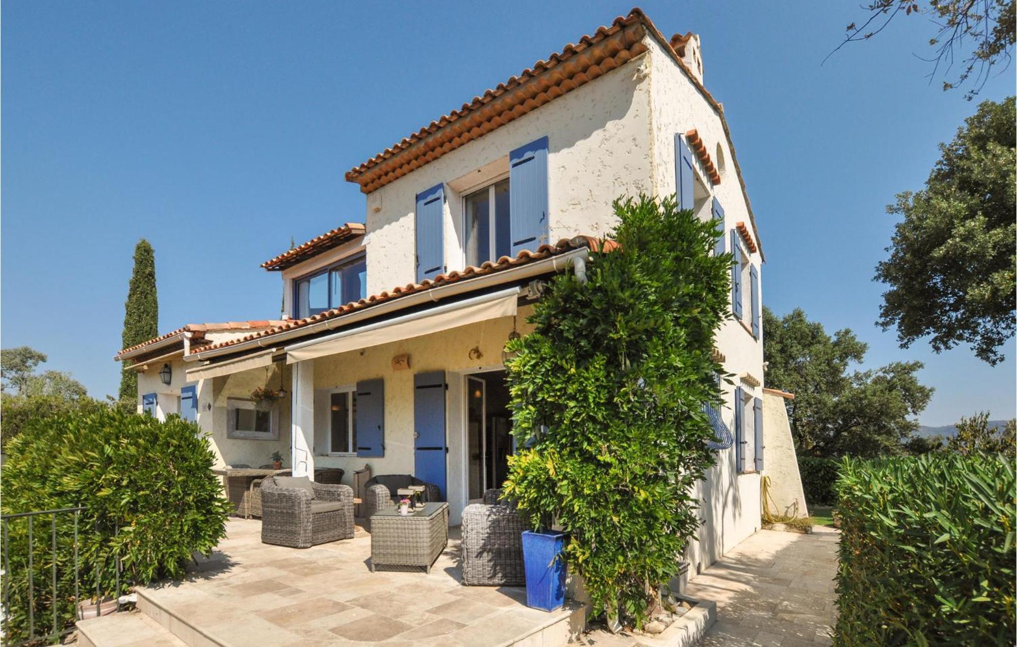 Hébergement de vacances 4 Bedroom Amazing In Fréjus