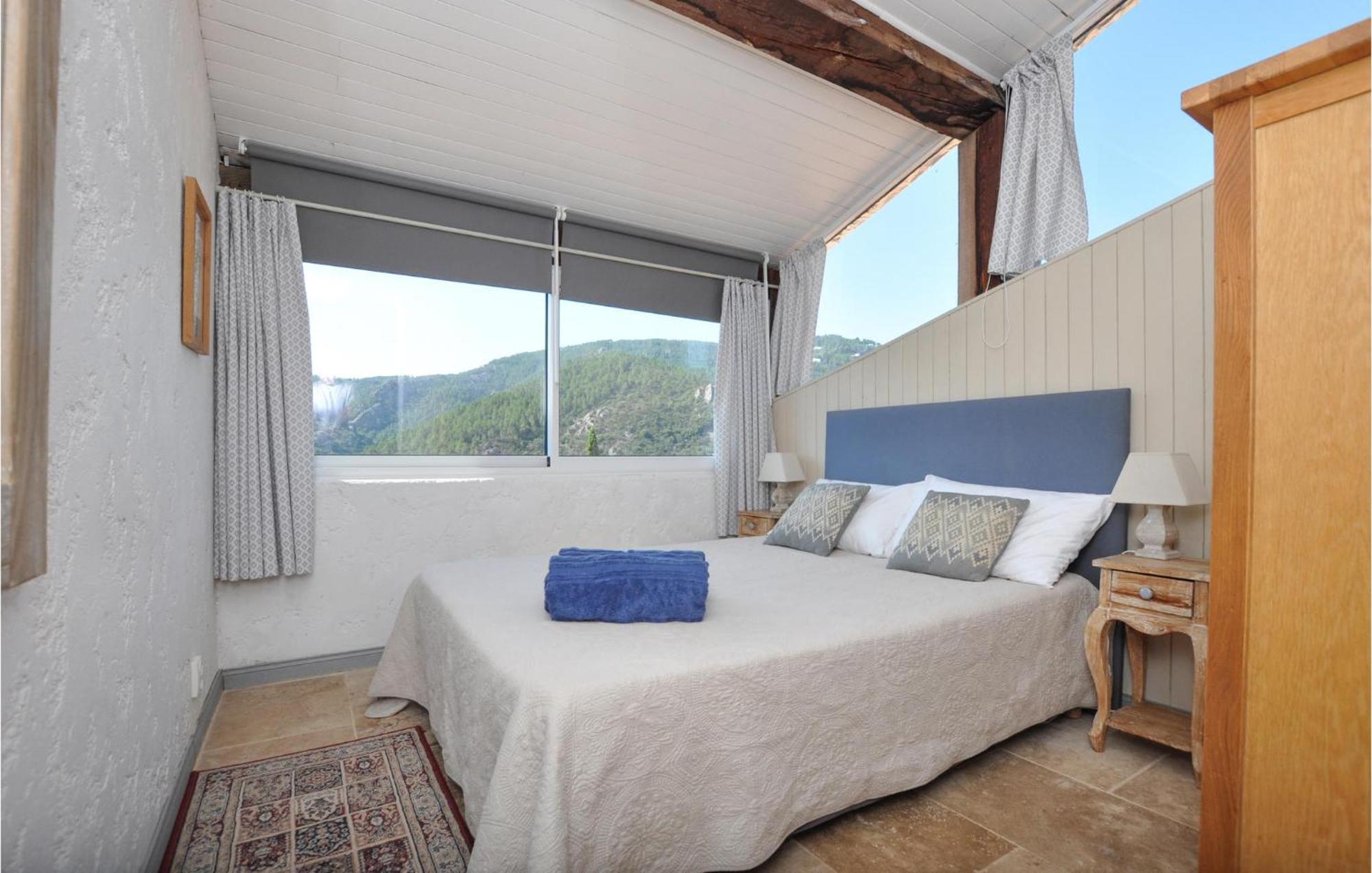 4 Bedroom Amazing In Fréjus